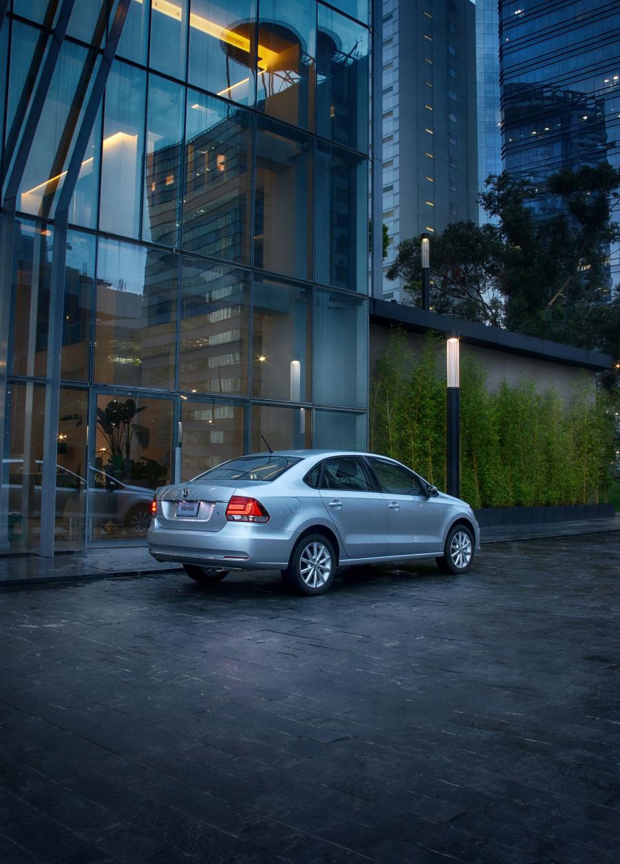  Volkswagen Vento 2016 года  (фото 7 из 19)